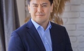 Депутат Куванычбек Конгантиев досрочно сдает мандат