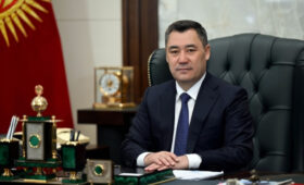 Садыр Жапаров поздравил женщин страны с Международным женским днем