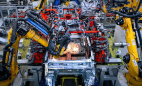 Завод в Санкт-Петербурге возвращается к работе: сварен первый кузов кроссовера Jeland