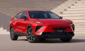 Новый кроссовер Omoda C5 для российского рынка: цены и комплектации