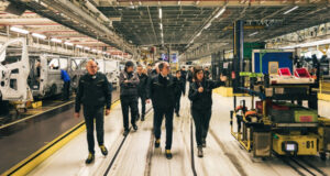 Новый план развития Renault Group: 36 новинок до 2030 года и урезание расходов везде