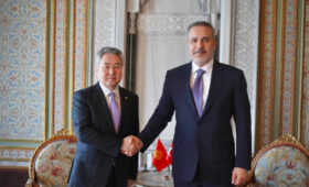 Главы МИД Кыргызстана и Турции провели переговоры в Стамбуле