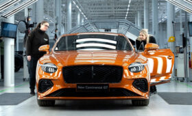 Первый электромобиль Bentley будет и последним: другие «электрички» отменены