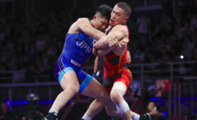 PWL 11: Акжол Махмудов разгромил олимпийского чемпиона Нао Кусаку