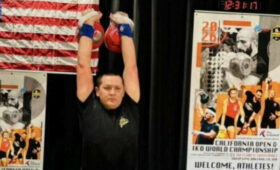 Ислам Нарынбеков выиграл золото на турнире по гиревому спорту в США