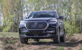 На российский рынок выходит семиместный внедорожник KGM Rexton