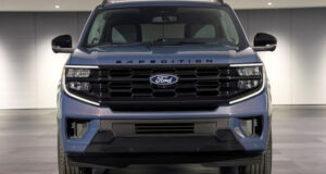 Ford Expedition отмечает 30-летие спецверсией в цвете спорткара Ford Mustang Dark Horse