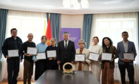 Мастеров КР наградили за успех на международной выставке