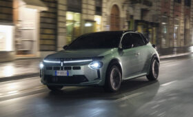 У хэтчбека Lancia Ypsilon появилась чисто бензиновая версия с механической коробкой