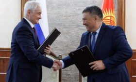 Главы Минобороны Кыргызстана и России сверили часы в Москве