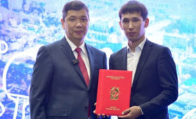 В Бишкеке отметили День спорта: тренерам вручили награды. Фамилии