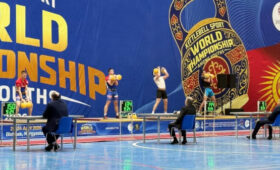В Бишкеке стартовал чемпионат мира по гиревому спорту