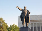В Бишкеке почтили память Владимира Ленина в день его 156-летия