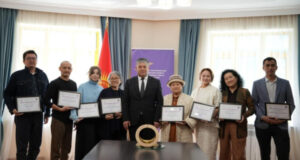 Мастеров КР наградили за успех на международной выставке