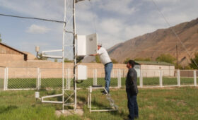 Сотрудникам Кыргызгидромета назначена надбавка в 20 тысяч сомов