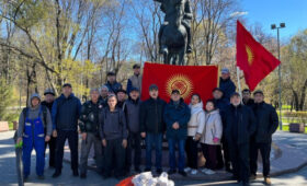 Кыргызстанцы присоединились к общегородскому субботнику в Москве