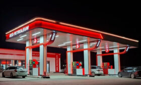 Red Petroleum высекла себя, как унтер-офицерская вдова