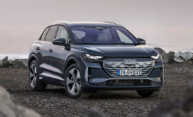 Обновлённый Audi Q4 e-tron: три дисплея в салоне и подросший запас хода