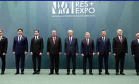 Садыр Жапаров прибыл на экологический саммит в Астане