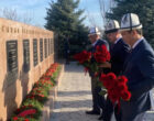 Госсекретарь Арслан Койчиев почтил память погибших в апрельских событиях