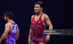 Эрназар Акматалиев будет бороться за бронзу чемпионата Азии в Бишкеке