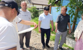 В Бишкеке спикер горкенеша заступился за пострадавшего от дорожников жителя