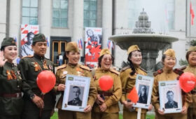 В Пекине почтили память героев ВОВ шествием «Бессмертного полка»