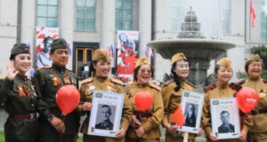 В Пекине почтили память героев ВОВ шествием «Бессмертного полка»