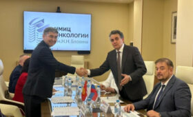 Глава Минздрава КР посетил один из крупнейших онкоцентров России