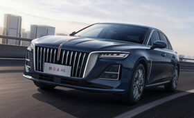 Рестайлинг принёс седану Hongqi H5 новый интерьер