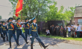 Минобороны КР и парк «Евразия» поздравили ветеранов с Днём Победы