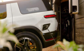 Едва ли вышедший на рынок Rivian R2 готовится обрасти новыми версиями, в их числе R2X