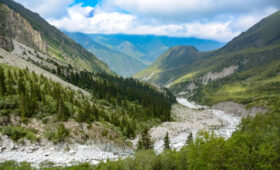Нацпаркам и заповедникам Кыргызстана хотят установить лимиты на туристов