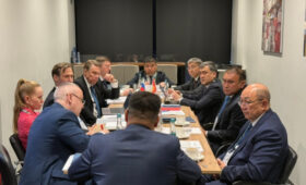 Кыргызстан и Россия обсудили медгарантии для трудовых мигрантов