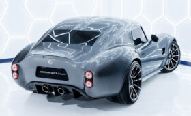 AC Cobra GT Coupe показался в серийном виде: карбоновый кузов и только двигатель V8
