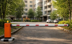 Жители Бишкека просят оставить заборы во дворах для защиты от закладчиков