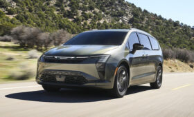 Chrysler снизил цены на недавно представленный обновлённый минивэн Pacifica