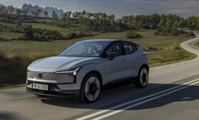 Volvo готовит кроссовер EX40 следующего поколения, он может разделить платформу с EX60