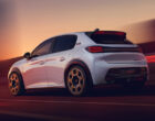 Серийный хот-хэтч Peugeot E-208 GTi: раскрыты внешность и салон