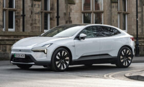 Владельцы Polestar 4 массово повреждают корму из-за отсутствия заднего стекла