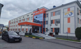 В Джалал-Абаде акушерку отстранили от работы после жалобы роженицы