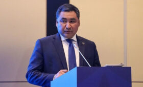 Амангелдиев о ставке на регионы РФ, санкциях и главных акцентах повестки КР