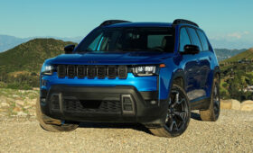 Jeep анонсировал новый Cherokee Trailhawk: первый тизер