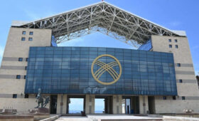 В Чолпон-Ате ремонтируют ипподром