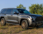 Полноразмерный внедорожник Toyota Sequoia получил обновки вслед за родственным пикапом