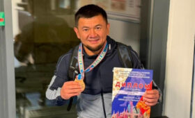Кыргызстанец Илгиз Танкеев завоевал бронзу чемпионата России среди мастеров ковра по борьбе