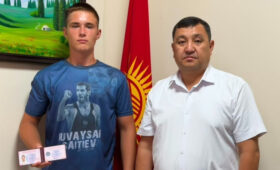 В Бишкеке 48 спортсменам вручили удостоверения кандидатов в мастера спорта. Фамилии