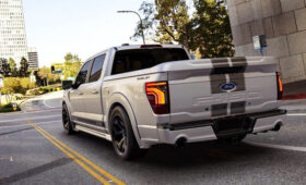 Масл-трак Shelby F-150 Super Snake SuperCrew начинает охоту на Ram 1500 Rumble Bee SRT