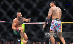 UFC: Конор Макгрегор травмировался в первом же раунде боя с Холлоуэем