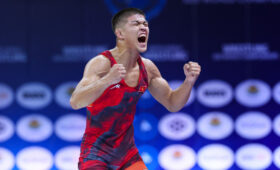 Адилет Акылбеков одержал победу на турнире PWL, дважды бросив россиянина на 4 балла